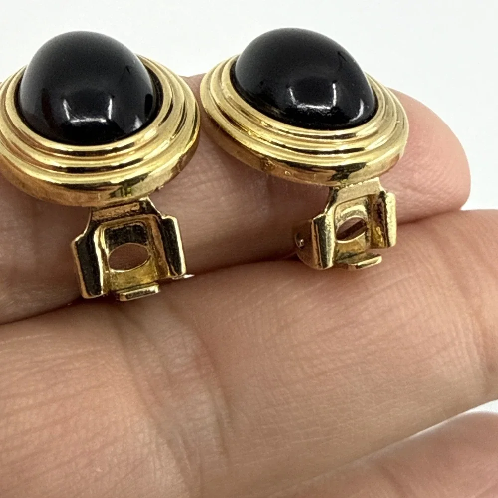 Vtg‎ Christian Dior Gold Tone Black Glass Cabachon Clip On Earrings .75